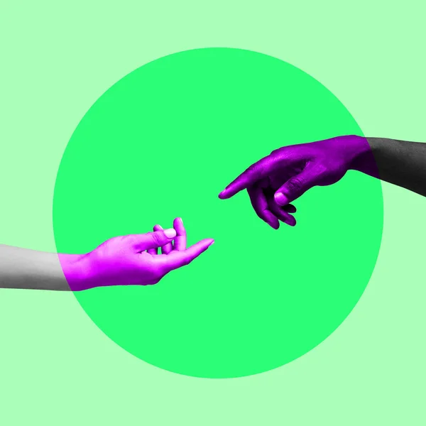Коллаж современного искусства. Женские и мужские руки изолированы на светло-зеленом фоне. — стоковое фото