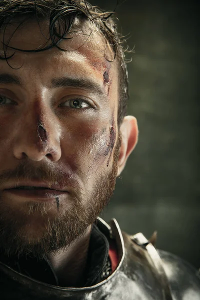 Portrait of one brutal bearded man, medeival warrior or knight with dirty wounded face — Stock Photo, Image