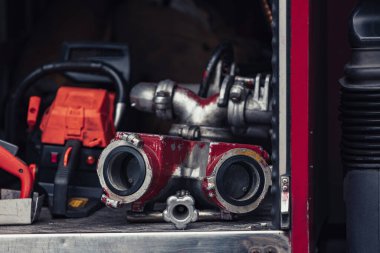 Ambulans itfaiyesi için özel ekipmanlı itfaiye aracı