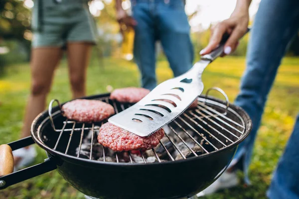 바베큐와 피크닉을 위한 맛있는 음식의 근접 사진 — 스톡 사진