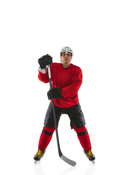 Ganztägiges Porträt des Mannschaftsführers, professionellen Eishockeyspielers isoliert über weißem Hintergrund — Stockfoto