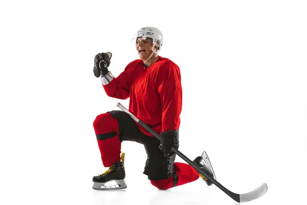Portret van professionele hockeyspeler training geïsoleerd over witte achtergrond. Kampioen — Stockfoto