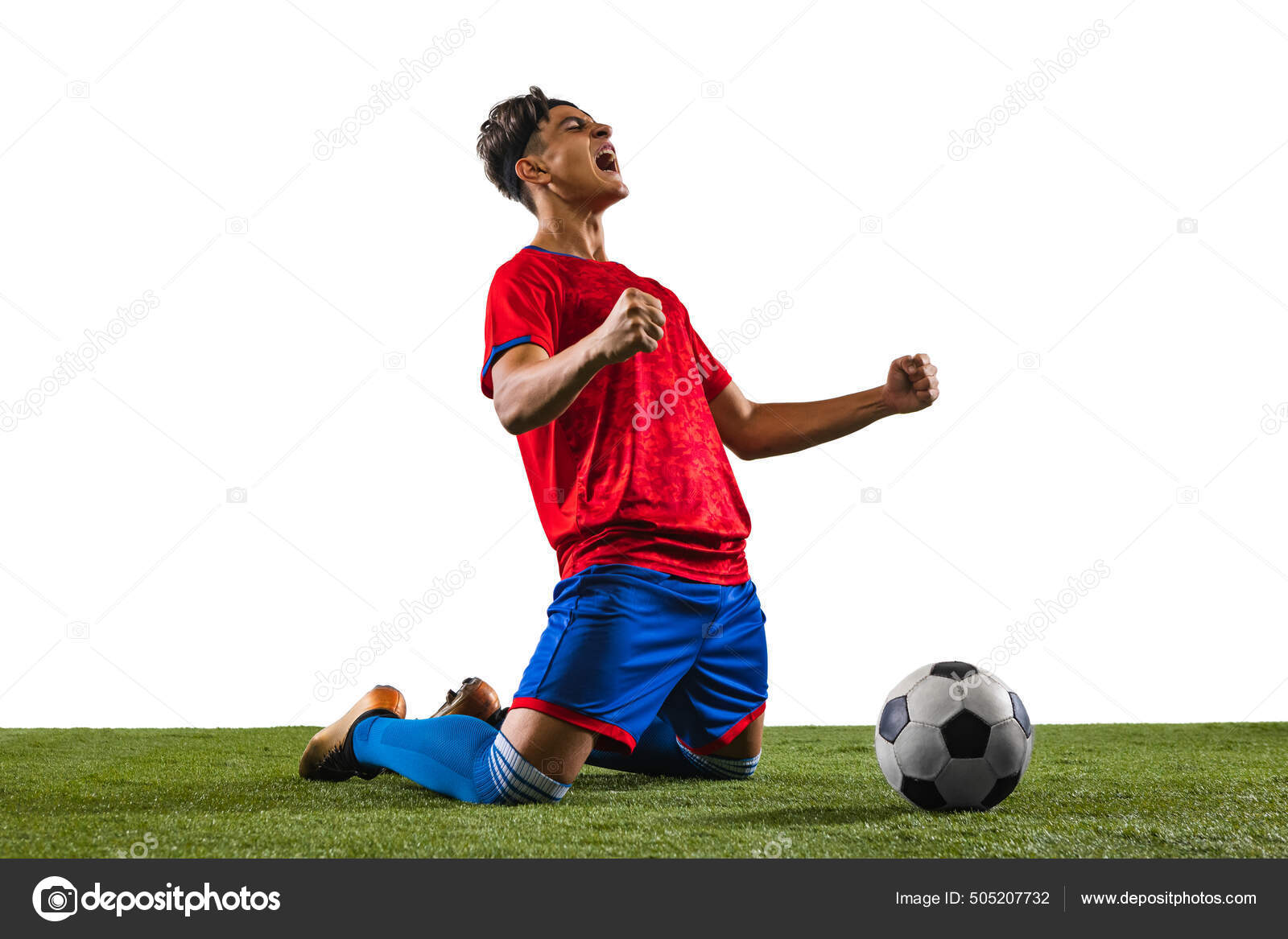 Jogador de futebol ou futebol em fundo branco com grama. jovem