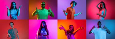 Çok renkli arka planda izole edilmiş mutluluk ve neşe gösteren etnik çeşitlilikte genç insanların kolajı.