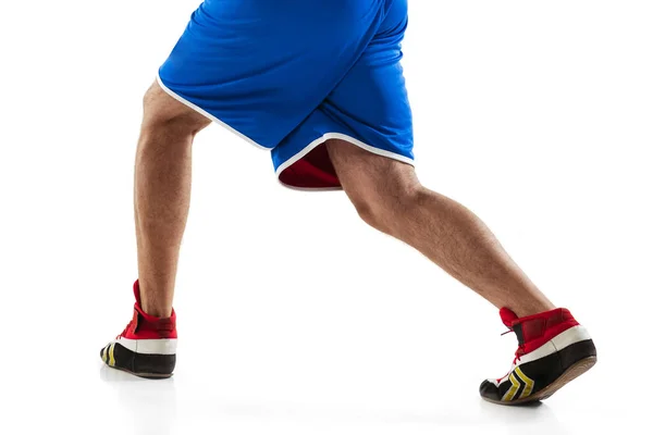 Beskuren bild av idrottsman ben i rörelse isolerad över vit bakgrund — Stockfoto