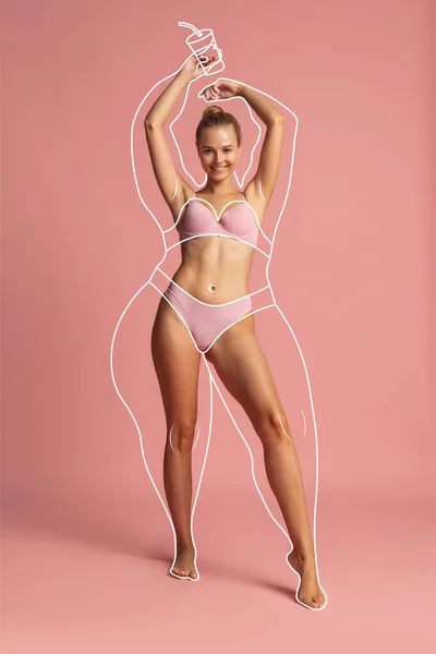 Jonge mooie vrouw met perfecte lichaamsvorm in innerlijke slijtage geïsoleerd over roze achtergrond. Concept van gezond eten — Stockfoto