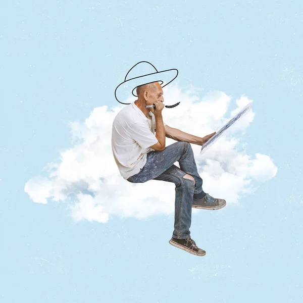 Současné umění koláž seniora umělce siiting na cloudu s malba plátno izolované přes modré pozadí — Stock fotografie