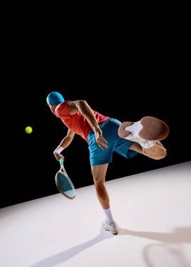 Tenisçi, topa odaklanarak ve vücudunu kontrol ederek devam ediyor. İş yönetimi kavramı, kurumsal performans, hedef yönelimi, odaklanma yönetimi ve kazanma kararlılığı.