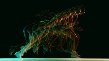 Neon ışıkta atletlerin hızlandığını gösteren çoklu-maruz kalma sekansı. Performans tanılama, sprint mekanik rehberleri, hareket analizleri ve spor bilimi sunumları kavramı.