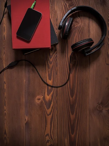 yığın kitap kulaklıklar