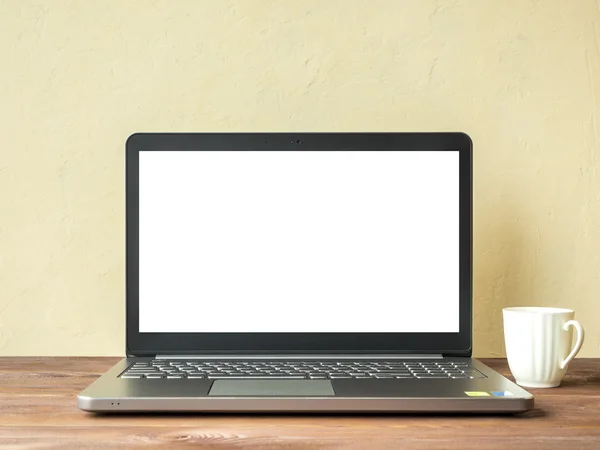 dizüstü bilgisayar masada.