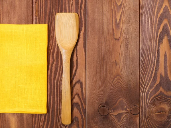 Masanın üzerinde masa örtüsü