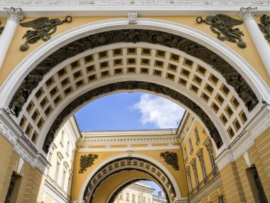 Genel Kurmay arch ve Saint-Petersburg binada