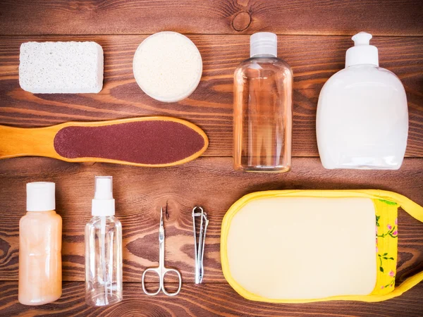 Ahşap zemin üzerinde kozmetik