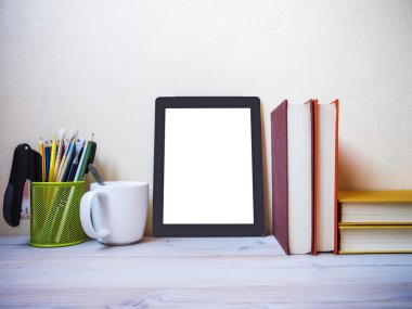 Tablet bilgisayar. Yan görünüm