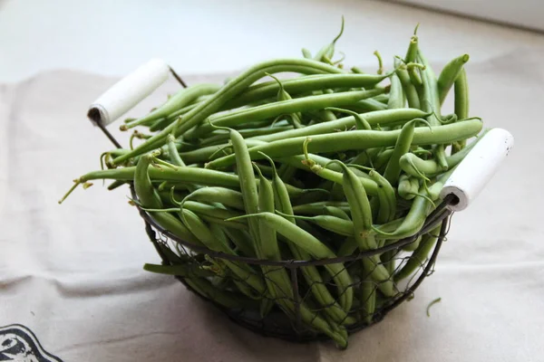 Cesta Metal Con Frijoles Verdes Frescos — Foto de Stock