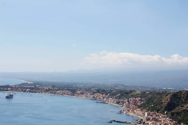 Vista Baía Sicília Taormina Mar Praias Areia Casas Costa Navio — Fotografia de Stock