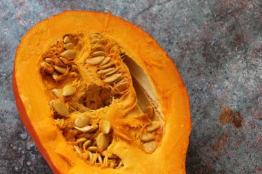 Portakal, dolgun balkabağı, içinde tohumlar, turuncu sebze, sebze eti.