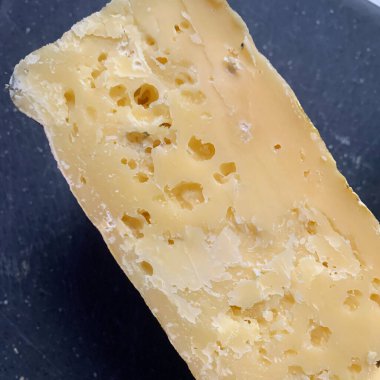 Uzun vadeli inek peyniri, ev yapımı peynir, İtalyan peyniri, aylarca doğal peynir, süt ürünleri.