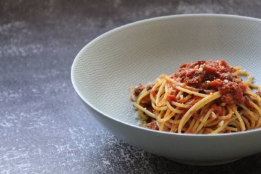 Sıcak makarna, makarna, et ve domates soslu makarna, spagetti ragus, et bolonez sosu, İtalyan makarnası.