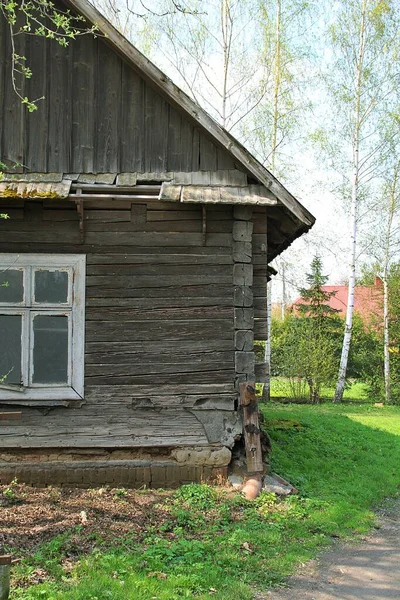 Ein Altes Holzhaus Ein Haus Aus Holzbrettern Ein Fenster Ländliche — Stockfoto