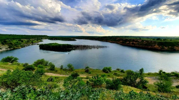 Озеро Островом Далеким Від Цивілізації — стокове фото