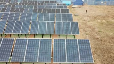 Alternatif enerji kaynağı. Güneş panelleri devrede. çevresel ses.