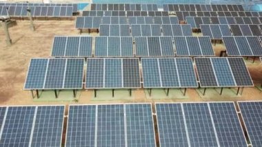 Alternatif enerji kaynağı. Güneş panelleri devrede. çevresel ses.