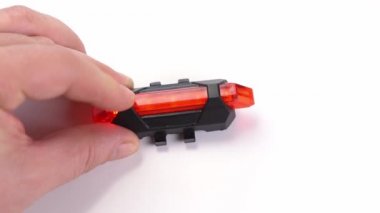 Bisiklet için arka kırmızı fenerin farklı çalışma şekilleri.