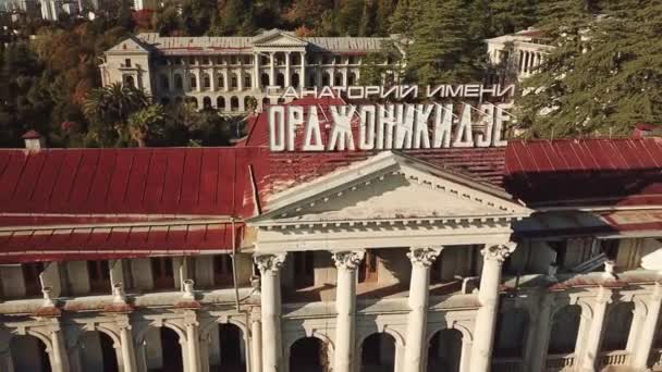 Antigo Sanatório Ordzhonikidze Abandonado Arquitetura Urss Grande Belo Edifício Vazio — Vídeo de Stock