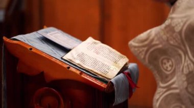 Lectern, simgeler ve kitapların simgesidir. Ortodoks Kilisesi. 