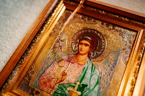 Golden cross on the chain and Christian icon. Orthodox baptism. — Stock Photo, Image