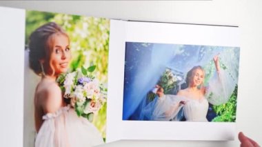 Üst Manzara. Kadın yaprağı düğün fotobook aracılığıyla. 