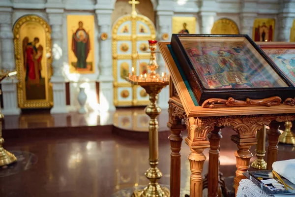 Iglesia ortodoxa e iconos. tradiciones religiosas — Foto de Stock