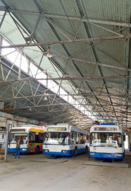 Troleybüs deposu. Hat çıkışından önce eski şehir toplu taşımacılığı.