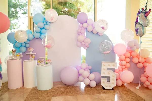 Photo zone for a childrens party with a candy bar. decor for a birthday. — Stock Photo, Image