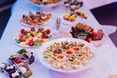 Turta ve turta. Açık büfe için atıştırmalık. Tatil için yemek servisi.. 