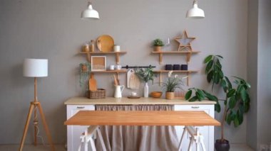 İskandinav tarzı mutfak iç mimarisi. Minimalist ve aydınlık iç mekan.