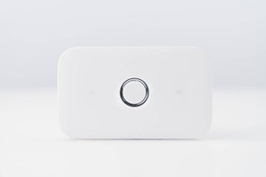 mobil modem. aygıtın dahili SIM kart yuvası 3G, 4G teknolojisi tarafından destekleniyor