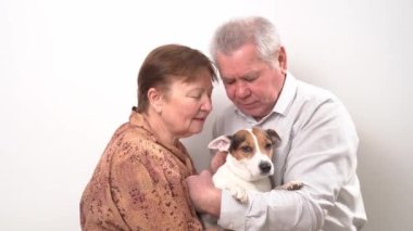 Beyaz bir geçmişi olan yaşlı bir çift.. 