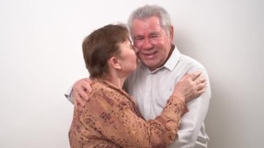 Yaşlı bir çift. Güçlü bir aile, uzun bir evlilik, ilişki. Evlilik yıldönümü.