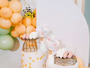  Çocuk partisi ya da parti için tatlı ikramları, şekerlemeler ve kekler.