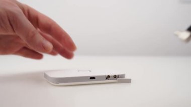Anten mobil modeme bağlandı. aygıtın 4G tarafından desteklenen SIM kartı var