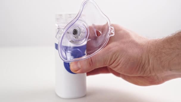 Möjliggör på knappen bärbar nebulisator. inhalator. — Stockvideo