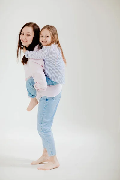 Mom and daughter play and have fun. beautiful happy family — Stock Photo, Image