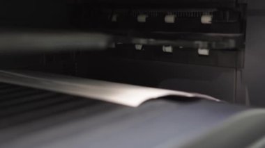 Yazıcı ya da fotokopi makinesi. Metnin basımı. ofis ve ev için ekipman