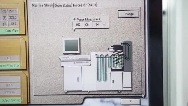 Интерфейс монитора фотолаборатории. Химический процесс разработки фотобумаги — стоковое видео