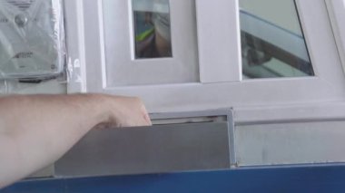 Ödeme nakit olarak ücretli geçiş yoluna yapılacak.. 