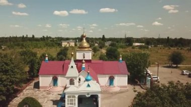 Küçük bir taşra kasabasında küçük bir Ortodoks kilisesi.. 