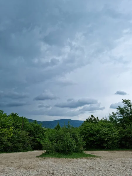 观察甲板。高山上的一个温和的地方. — 图库照片